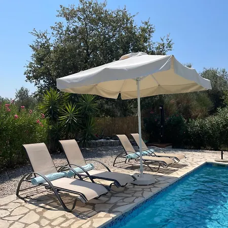 House Lantanna Poulades