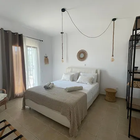 House Lantanna Apartment Poulades