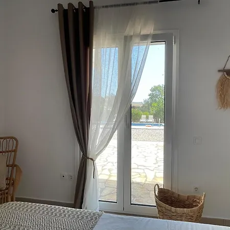 House Lantanna Poulades