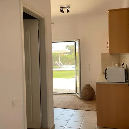House Lantanna Apartment Poulades